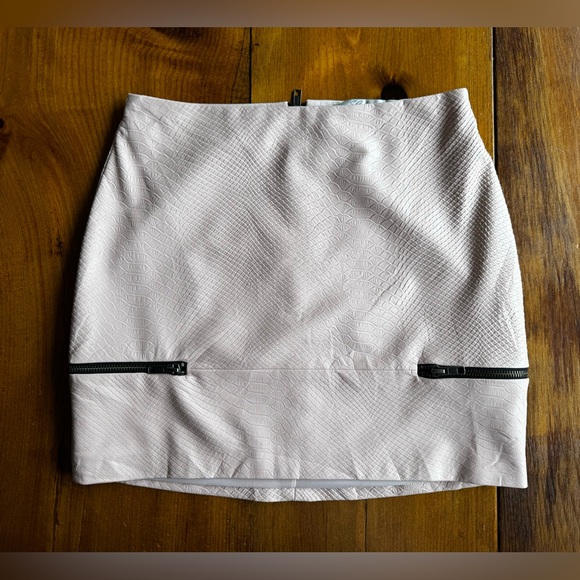 Lovers + Friends faux leather mini skirt. Size XS - Picture 6 of 11
